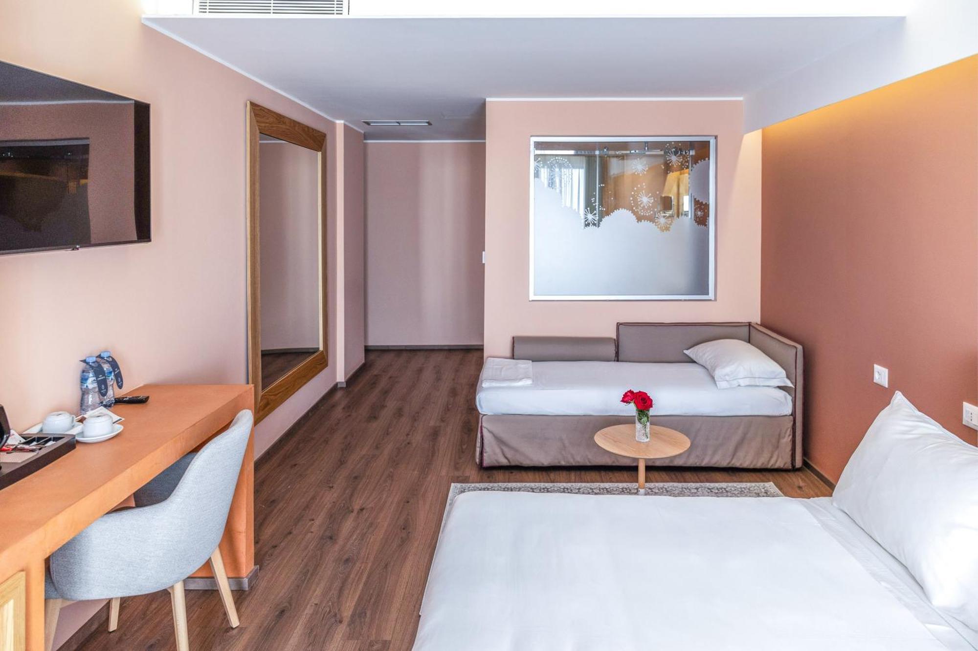 Hotel Vlora Priam, Affiliated By Melia Exterior foto